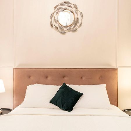 Exclusive Downtown Quentin Residence By Prestige Homes Budapest Luaran gambar